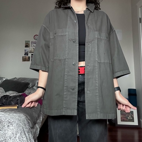 Uniqlo short-sleeve canvas-like button up. - Picture 1 of 5